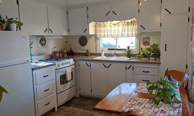 West End House | Holiday Mansion- Perfect for a small baseball family- Sleeps 2-3 people
