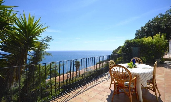 Aiguablava Apartment | Holiday rental apartment with swimming pool in Begur, Sa Tuna