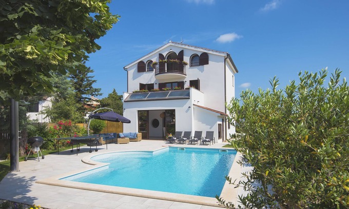 Fazana Villa | Holiday villa by the sea with a view of the island of Brijuni