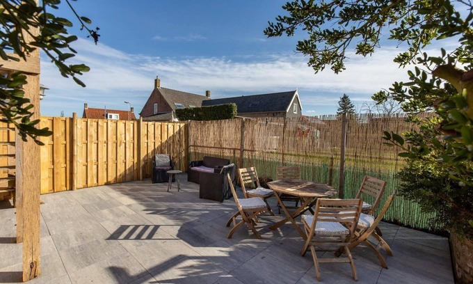 Biggekerke Cottage | Holidayhome - Dorpsstraat 25 | Biggekerke 'Bij ons achter!'