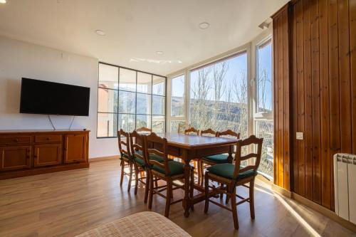 Pradollano Apartment | Holidays, Itálica, 8 personas 3 dormitorios y 3 baños