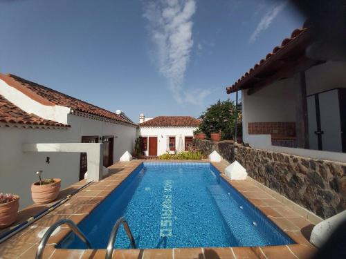 Valle de Guerra House | Holidays Tenerife breakfast inclusive wifi pool fr