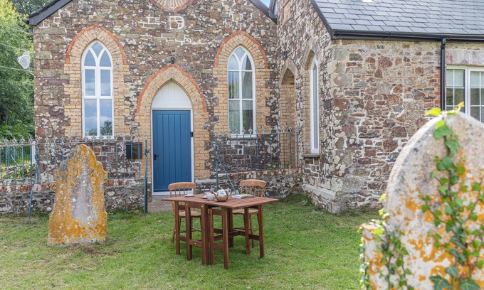 Bridgetown Cottage | HOLLOCOMBE CHAPEL, pet friendly, with a garden in Winkleigh