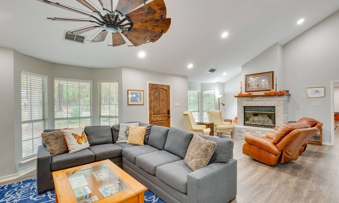 Holly Lake Ranch House | Holly Lake Retreat w/2 Community Pools & Yard