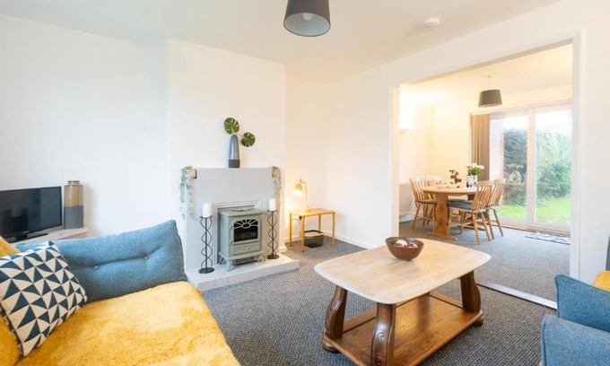 Leiston House | Hollybobs