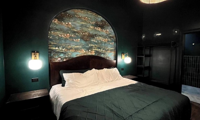 Downtown Louisville Apartment | Hollyhock Suite 511: 1 bed/1 bath