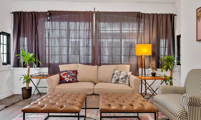 Hollywood House | ★HOLLYWOOD 4B/2B ✩ FULLY RENOVATED ONE OF A KIND CRAFTSMAN HOUSE✩ W/PARKING