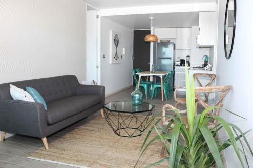 Historical District Apartment | HOM I Amplio Depto 2D2B Estacionamiento y Terraza Vista al Mar PNM 1118