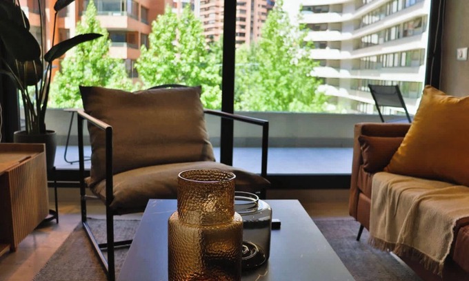 Apoquindo Apartment | HOM I Depto 2D2B 4PAX Las Condes, Estacionamiento