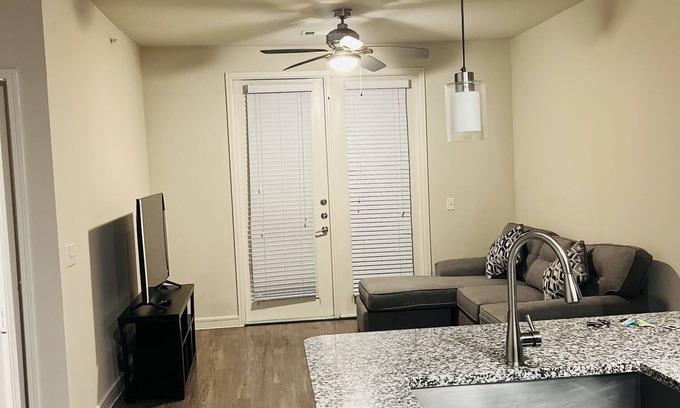 George Bush Park/Eldridge Apartment | Home at Energy corridor