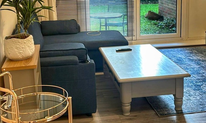 Langley Marish Apartment | Home away, 30 mins to central London & 15 mins to Heathrow and Windsor.