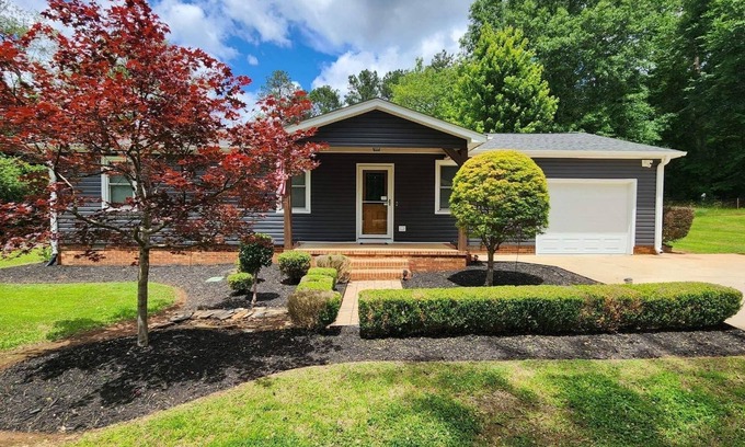 Pelzer House | Home away from home in a quiet rural setting!