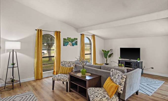The Colony House | Home Away From Home Pet Friendly 3Bed 2Bath