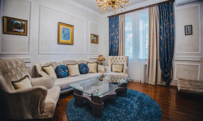 Kentron Apartment | home in central city