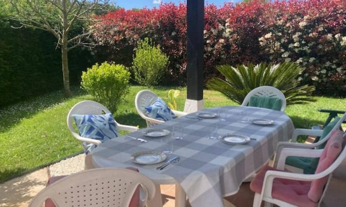 Ribamontan al Monte House | Home in Cubas · 4 bedrooms · 6 beds · 3 baths