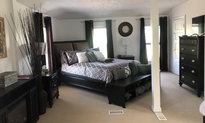Chippawa House | Home in Niagara Falls Roginas waterfront paradise minutes to the falls