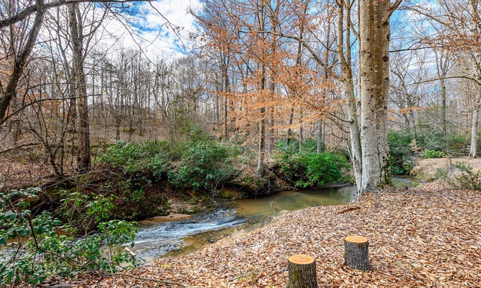 Pickens House | Home on 6 acres 🏠 with creek. 5min to downtown Pickens, close to Table Rock 🏞