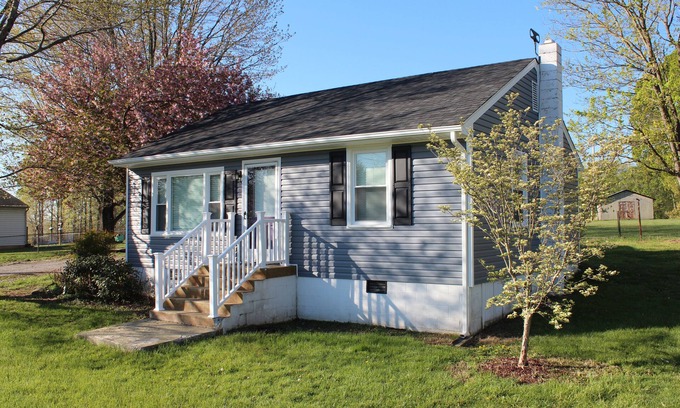 Lynchburg House | Home Sweet Home - Clean & Convenient