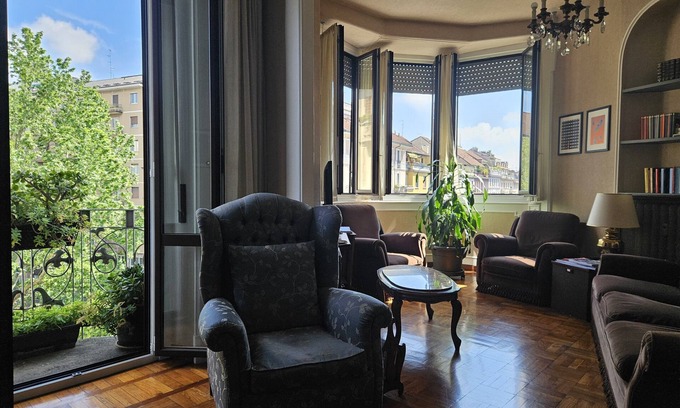 Milan Apartment | HomeGallery: modern art in a typical Milanese apartment Loreto area.