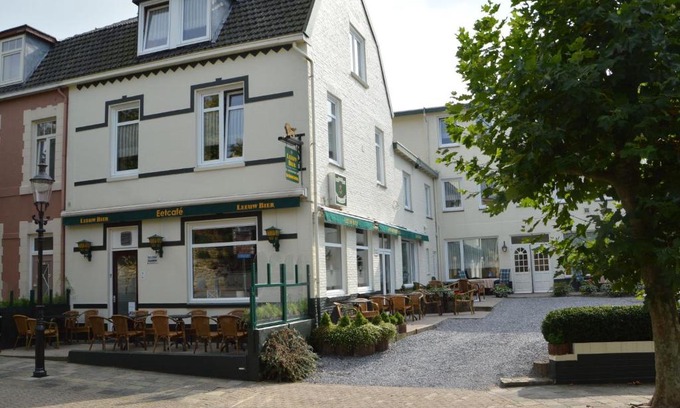 Strucht Apartment | Homely Apartment in Schin op Geul with Terrace