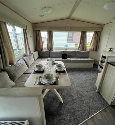 Great Yarmouth Hotel | Homely Caravan At California Cliffs In Norfolk, Near To Scratby Beach Ref 50001E