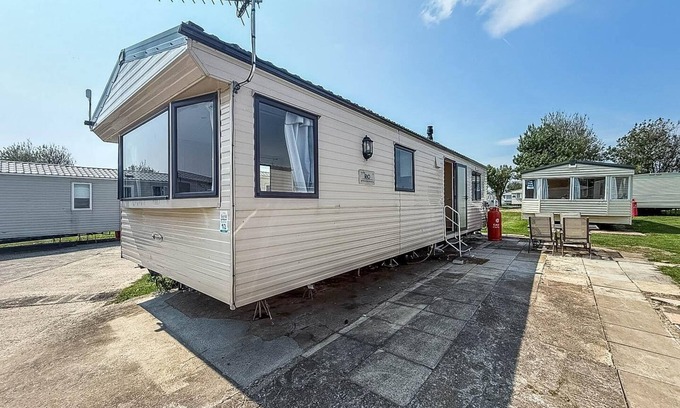 Winestead House | Homely caravan at Sand le Mere Holiday Park in Yorkshire ref 71012M