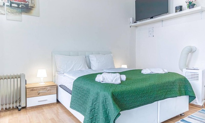 Brigittenau Apartment | Homely Studio w/Free Coffee near Millenium Tower