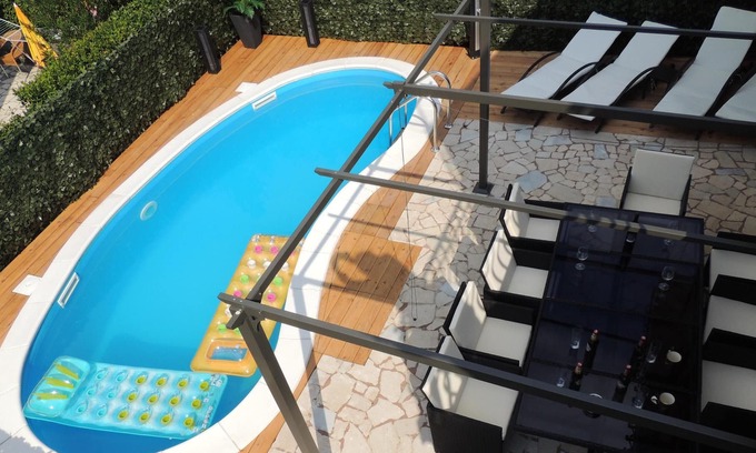 Vantacici Villa | Homerez - 100 m away from the beach! Big villa with swimming-pool and jacuzzi