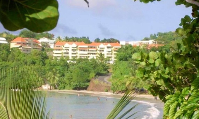 La Trinite Apartment | Homerez - 150 m away from the beach! Appartement for 5 ppl. at La Trinité