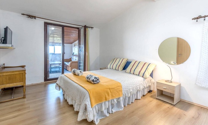 Klenovica Apartment | Homerez - Amazing appartement for 10 ppl. with sea view and terrace at Klenovica