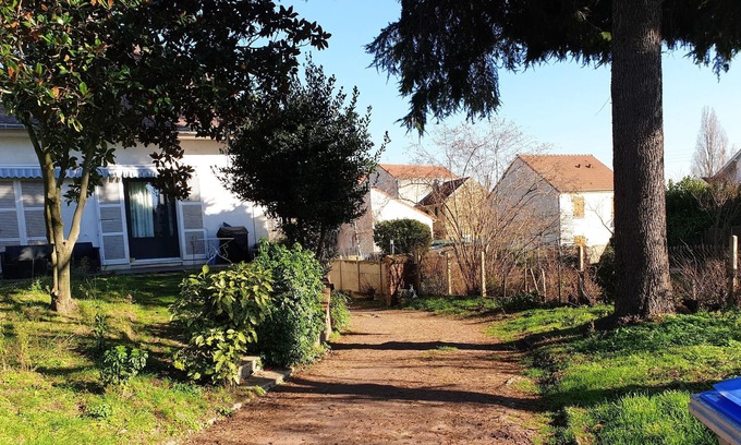Argenteuil House | Homerez - Amazing house for 4 ppl. with terrace at Argenteuil