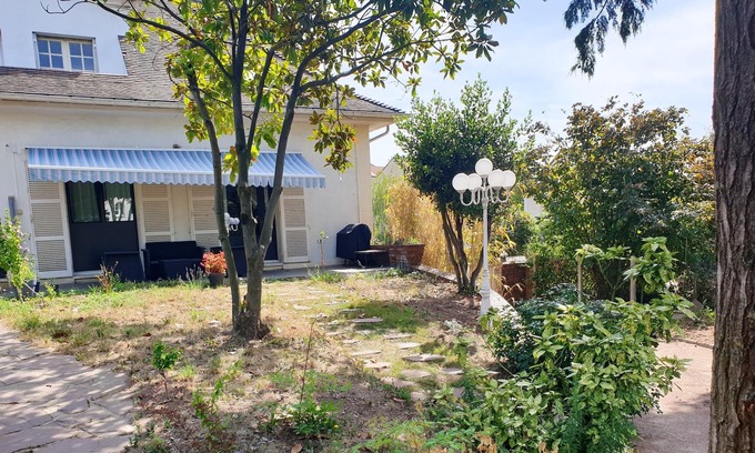 Argenteuil House | Homerez - Amazing house for 4 ppl. with terrace at Argenteuil