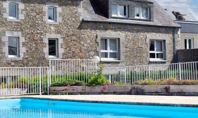 Montmartin-sur-Mer Apartment | Homerez - Apartment Montmartin-sur-Mer