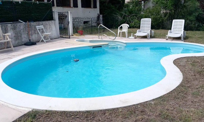 Bastide Giraud Apartment | Homerez - Appartement 1 km away from the beach for 6 ppl. with shared pool