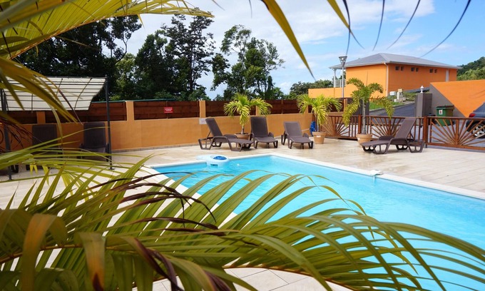 Cafeiere Apartment | Homerez - Appartement 900 m away from the beach for 2 ppl. with shared pool