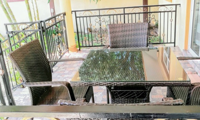 Flic-en-Flac Apartment | Homerez - Apt Flic en Flac, garden view