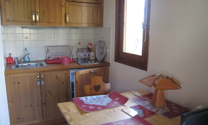 Bernex Apartment | Homerez - Apt in Bernex, mountain view