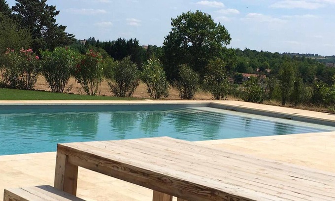 Cahors Villa | Homerez - Big villa for 12 ppl. with swimming-pool and terrace at Cahors