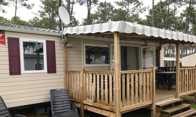 Saint-Julien-en-Born House | Homerez - Bungalow 4 km away from the beach for 8 ppl. with shared pool