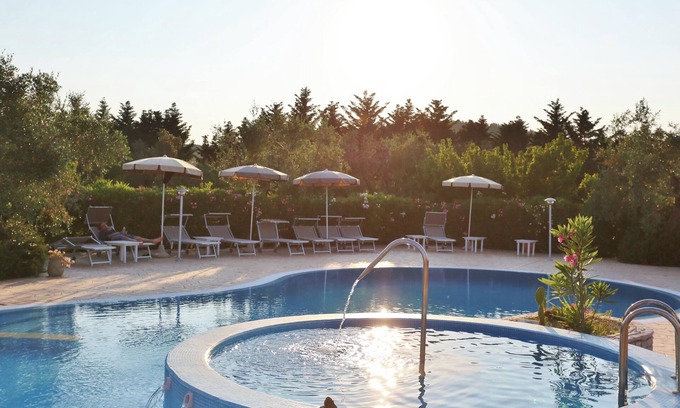 Chiesiola Apartment | Homerez - Charming apartment in Vieste with shared pool - 35 m²