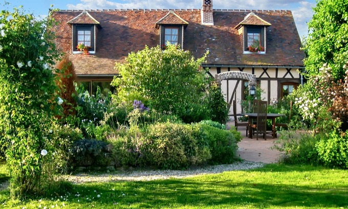 Cheronvilliers House | Homerez - Charming House in Chéronvilliers with Garden