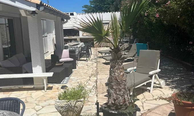 Marseillan House | Homerez - Charming house in Marseillan with large garden and terrace