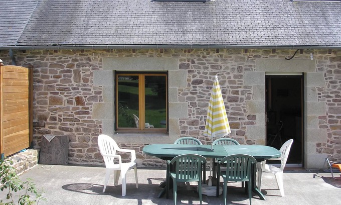 Plehedel House | Homerez - Comfortable house in Plehedel with a fireplace