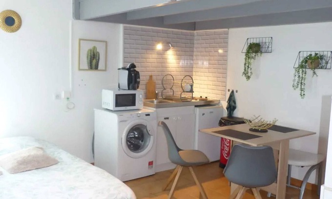 Amiens Apartment | Homerez - Cozy apartment in Amiens with garden