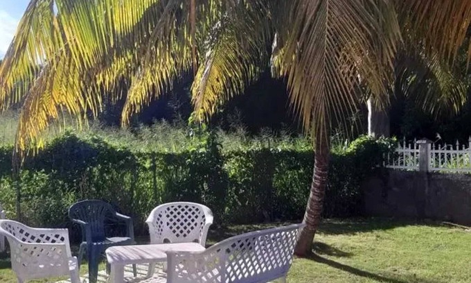 L'Houezel House | Homerez - Cozy house with terrace in Le Gosier 40 m²