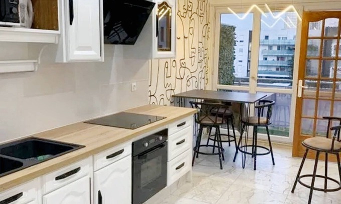 Bobigny Apartment | Homerez - Flat in Bobigny with balcony