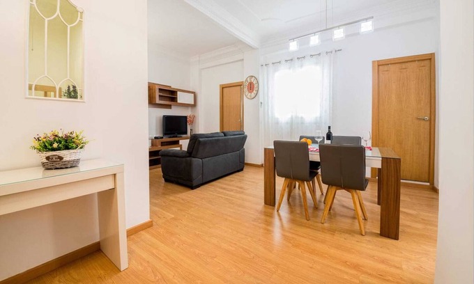 Poblats Maritims Apartment | Homerez - Flat in València + A/C