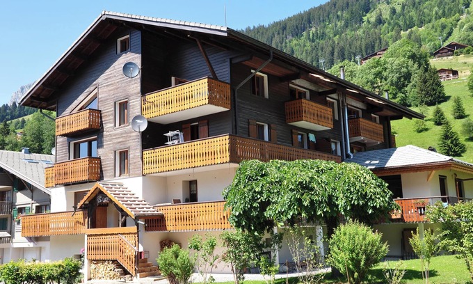 La Chapelle-d'Abondance Apartment | Homerez - Apt La Chapelle mtn view.