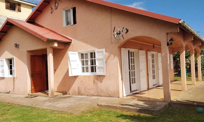 Saint-Leu House | Homerez - House 10 km away from the beach for 9 ppl. with sea view at Saint-Leu