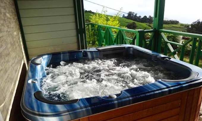 Saint-Paul House | Homerez - House 19 km away from the beach for 6 ppl. with jacuzzi at Saint Paul